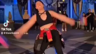 《羊蹄山之魂》女主脸模 疯子一般庆祝Pride