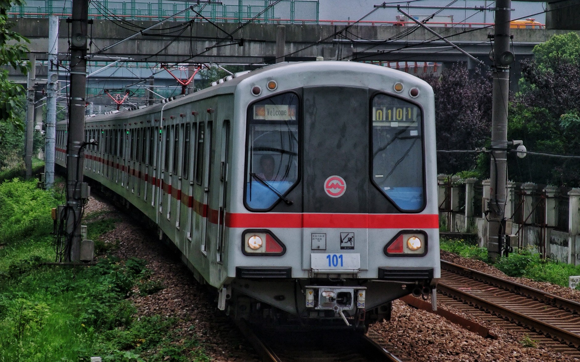 【上海地铁】元老101下行方向莲花路出站(01a01型老老八)