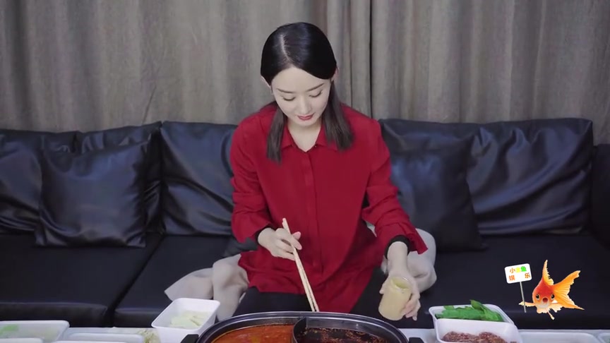 赵丽颖学青蛙猫咪叫,声音太酥了,大口吃火锅暴露吃货本色