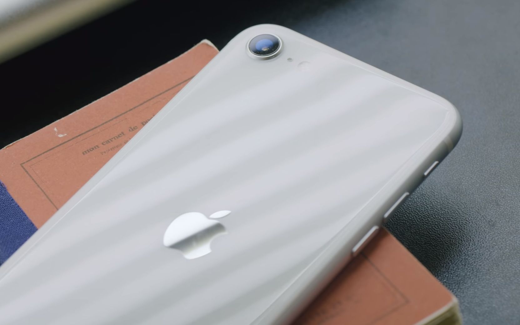 theverge双语字幕iphonese2020测评你想要的都有