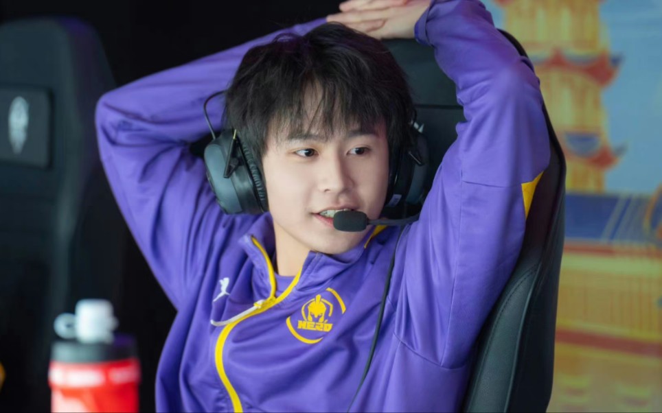 【南京hero无畏】"所以 也希望你继续 兴致盎然地与世界交手 一直走在