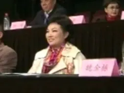 Descargar video: 黄华丽的嘲笑x2！2013年CCTV全国青年歌手电视大奖赛民族唱法复赛 李高阳《在中国的大地上》