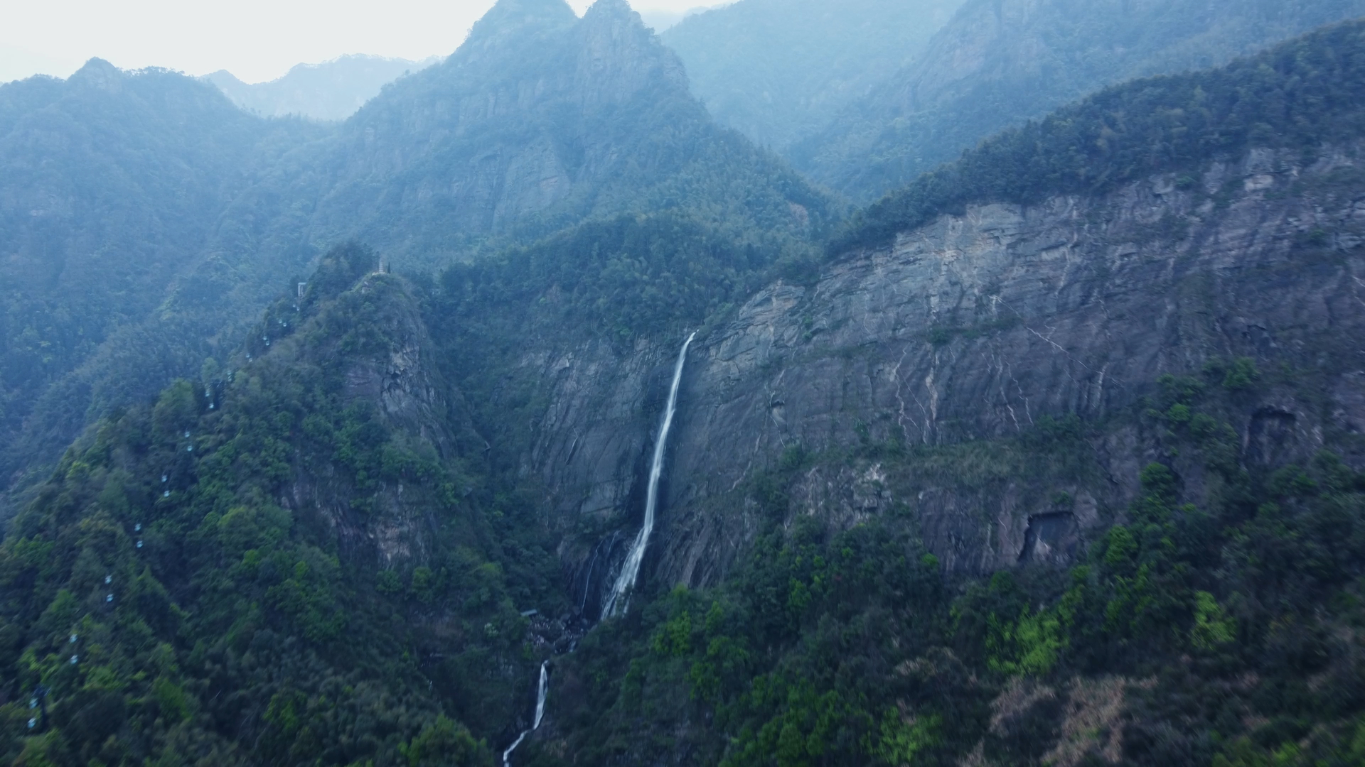 望庐山瀑布风景区图片