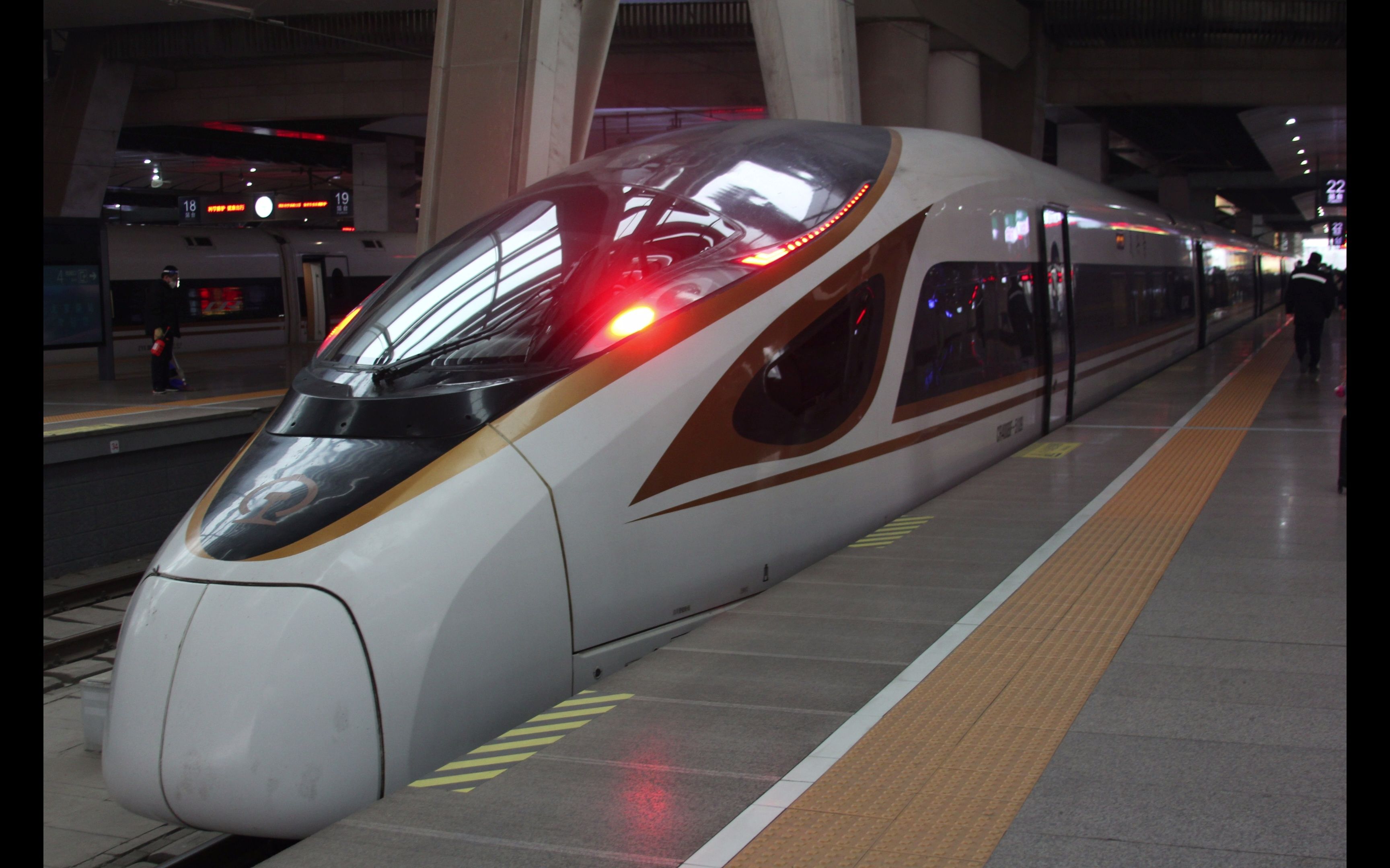 【vlog】车迷飞友一家亲!北京南-天津cr400j一等座体验