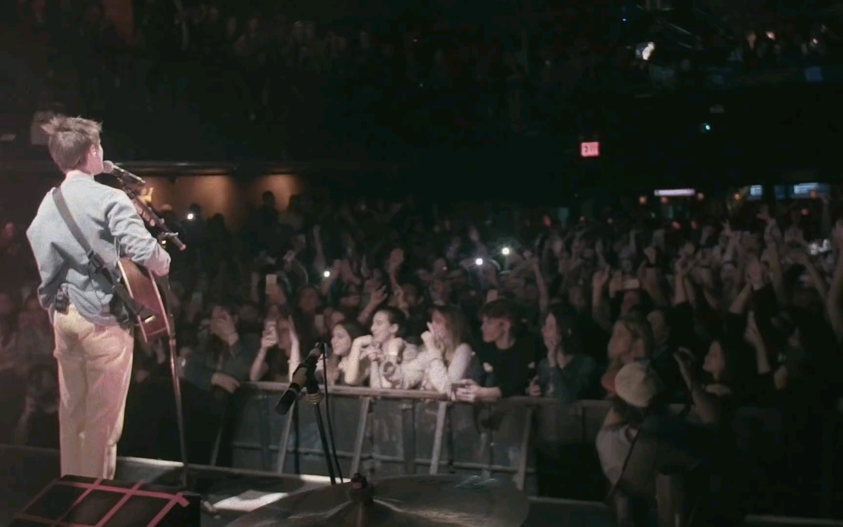 [图]Alec Benjamin - Let Me Down Slowly ( Live from Irving Plaza)