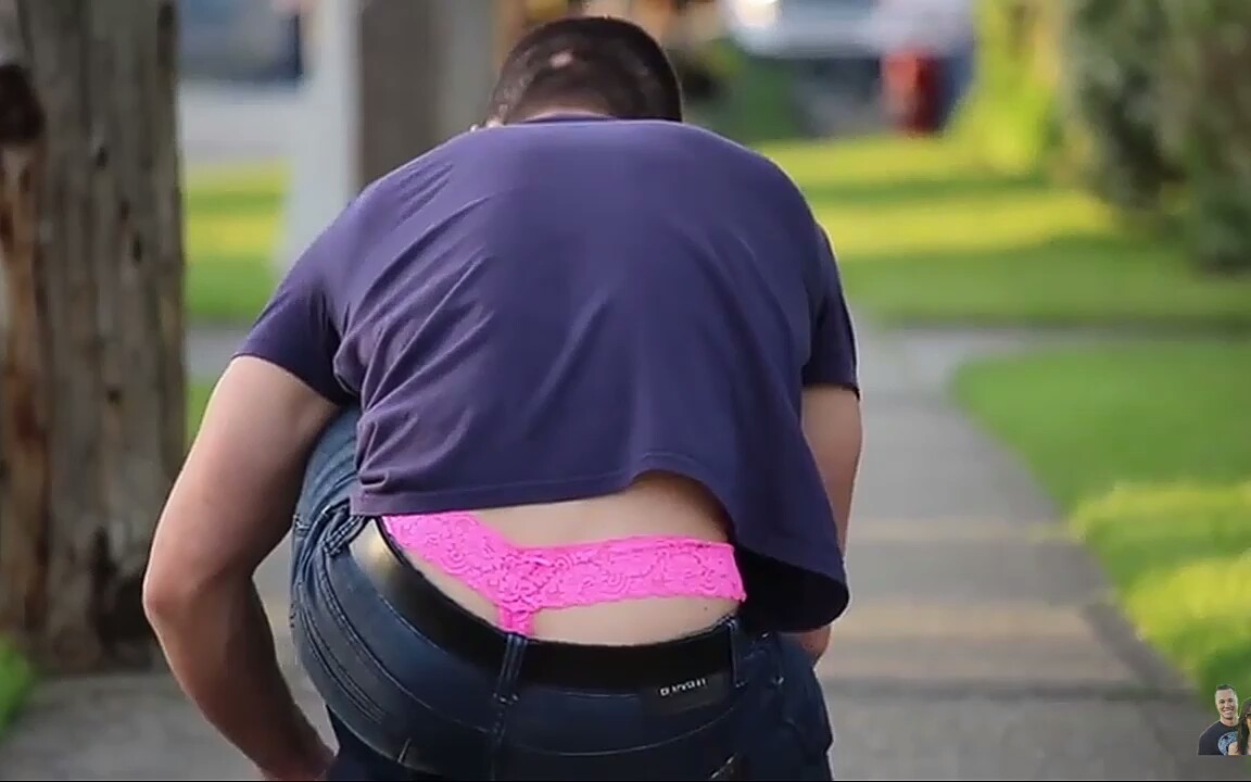 当男人穿着粉色丁字裤在外面闲逛时,路人的搞笑反应