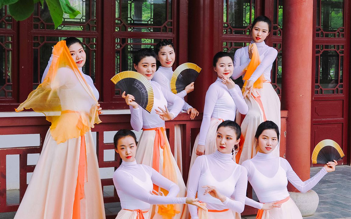 完整版《红马》古典舞折扇舞,小姐姐们又飒又美!