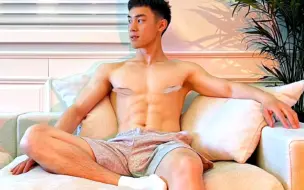 Video herunterladen: 刚参加工作的大学生来体验男技师的按摩。