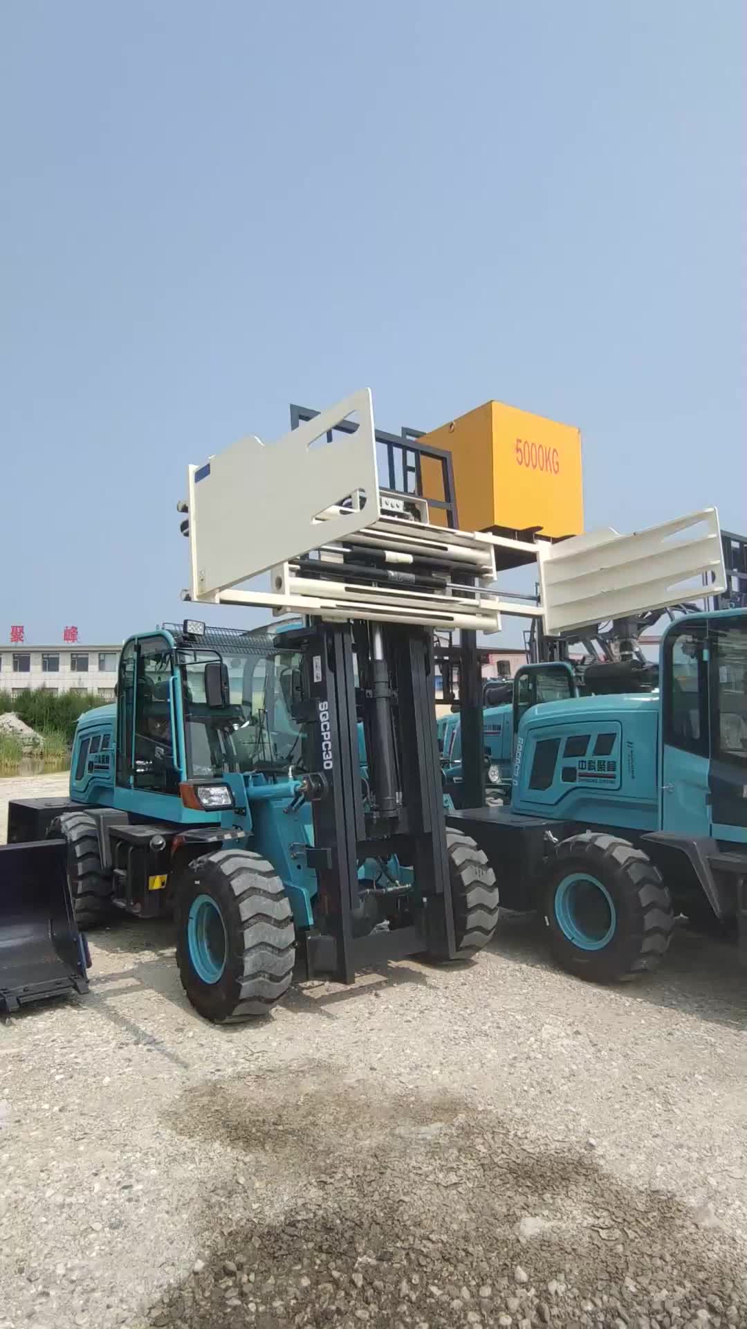 新款四驱越野叉车