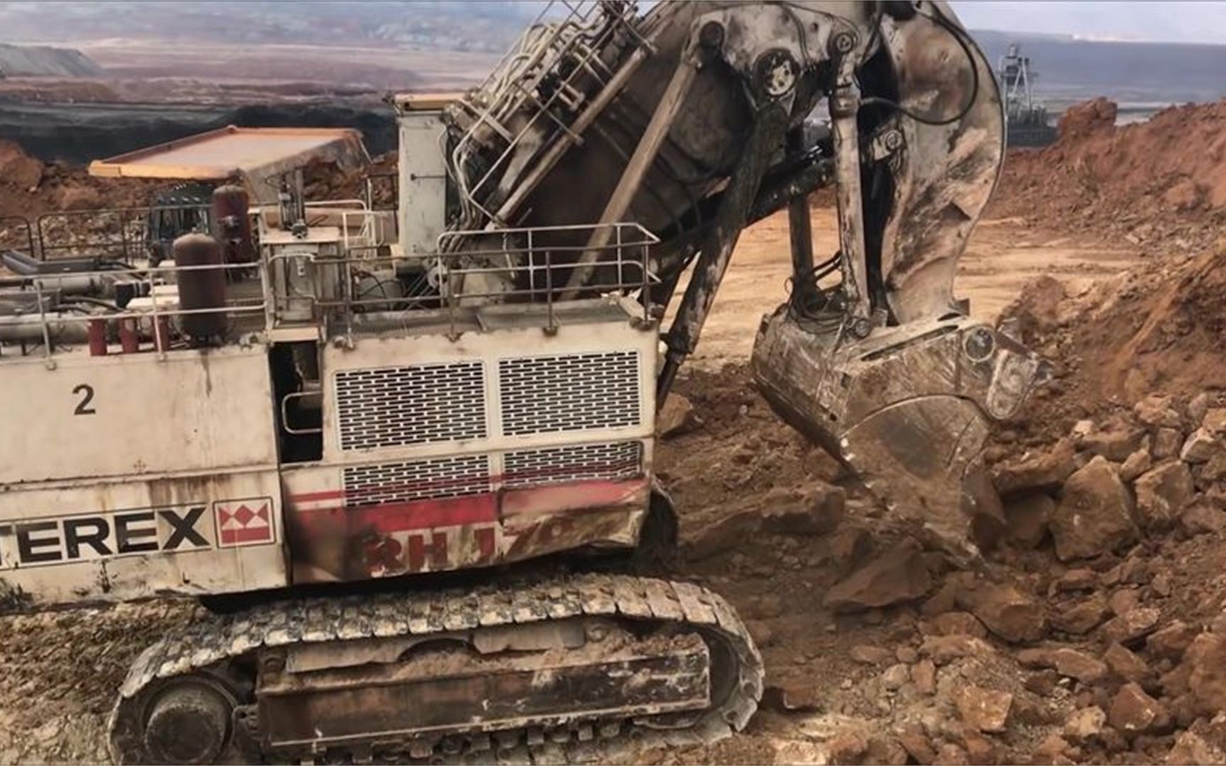 少见的正铲挖掘机,主要用于露天采矿作业