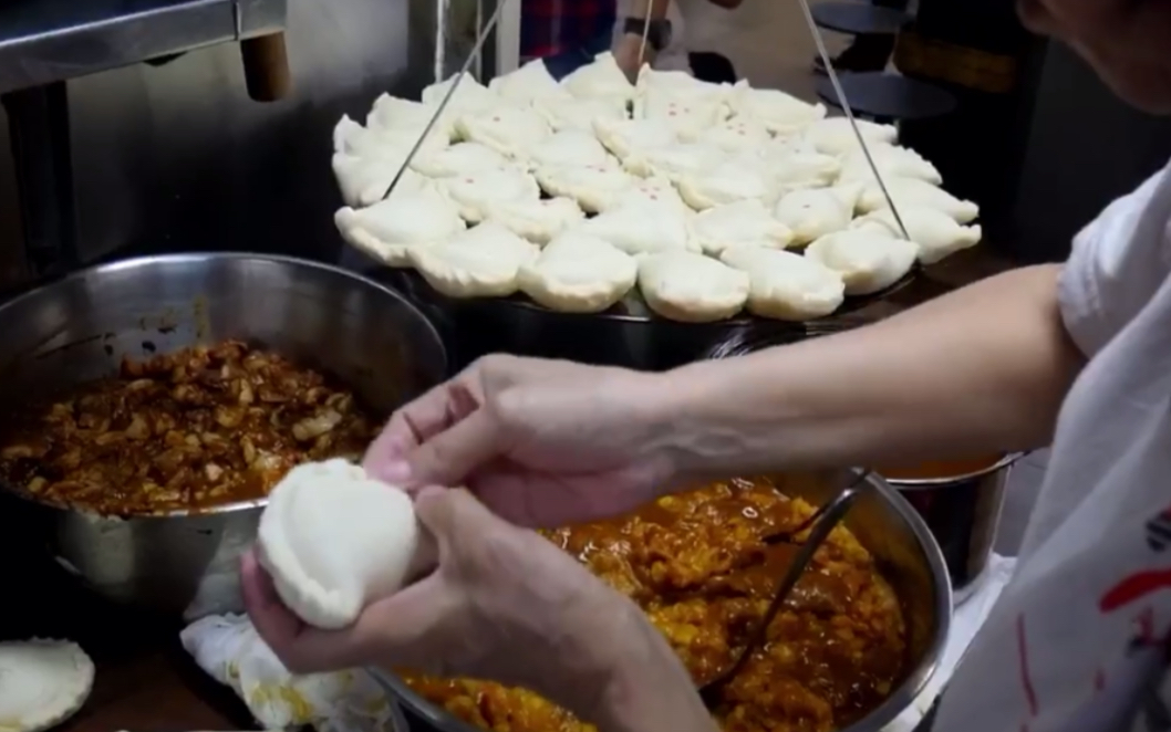 【咖喱饺子 现点现做】新加坡熟食中心的手工炸饺子 现点哔哩哔哩bilibili