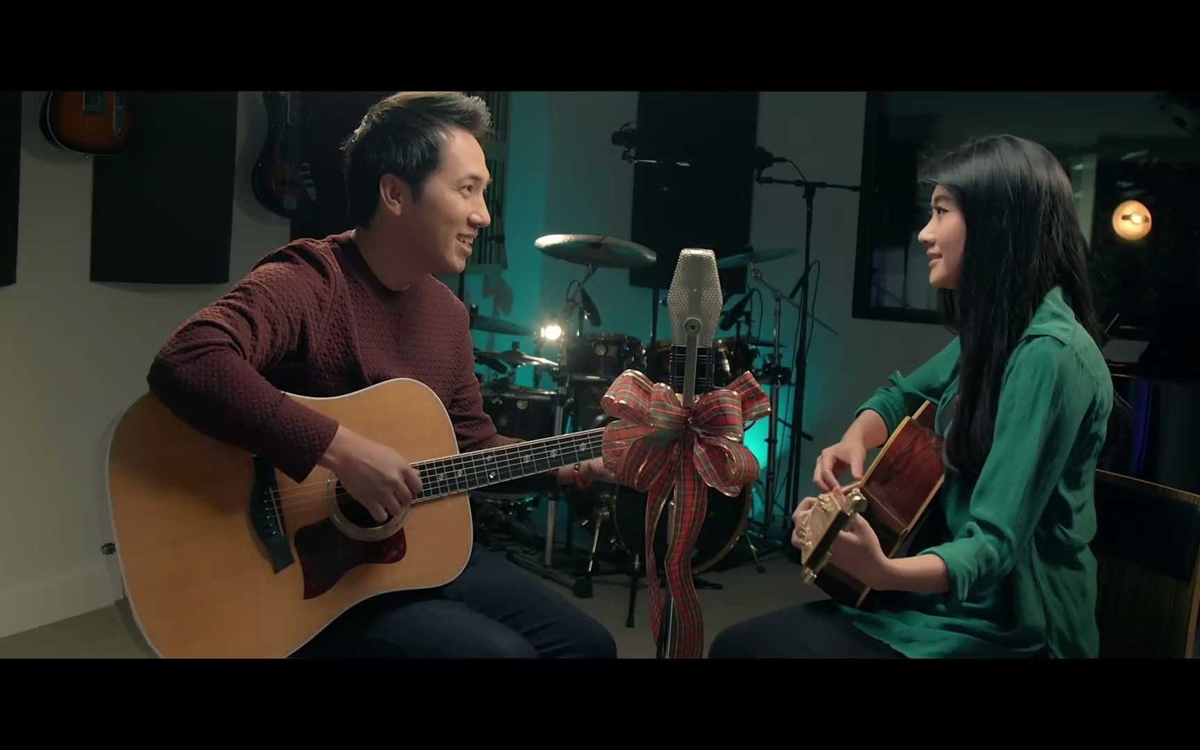 [图]Người Tình Mùa Đông Hoàng Thục Linh x Quốc Khanh Acoustic Version