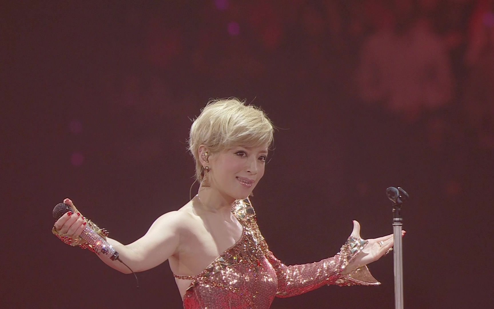 滨崎步演唱会中最燃的 "乐队 伴舞" 过场表演!