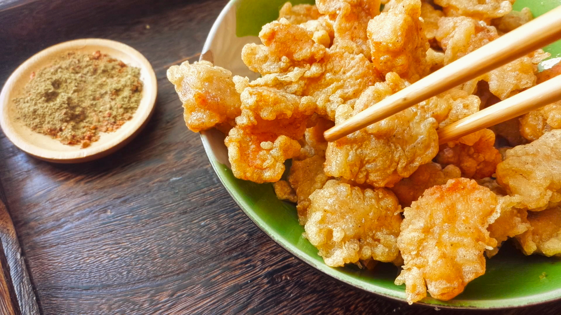 手把手教你秘制炸酥肉,色泽金黄,香酥脆嫩,不爱吃肉的都馋了
