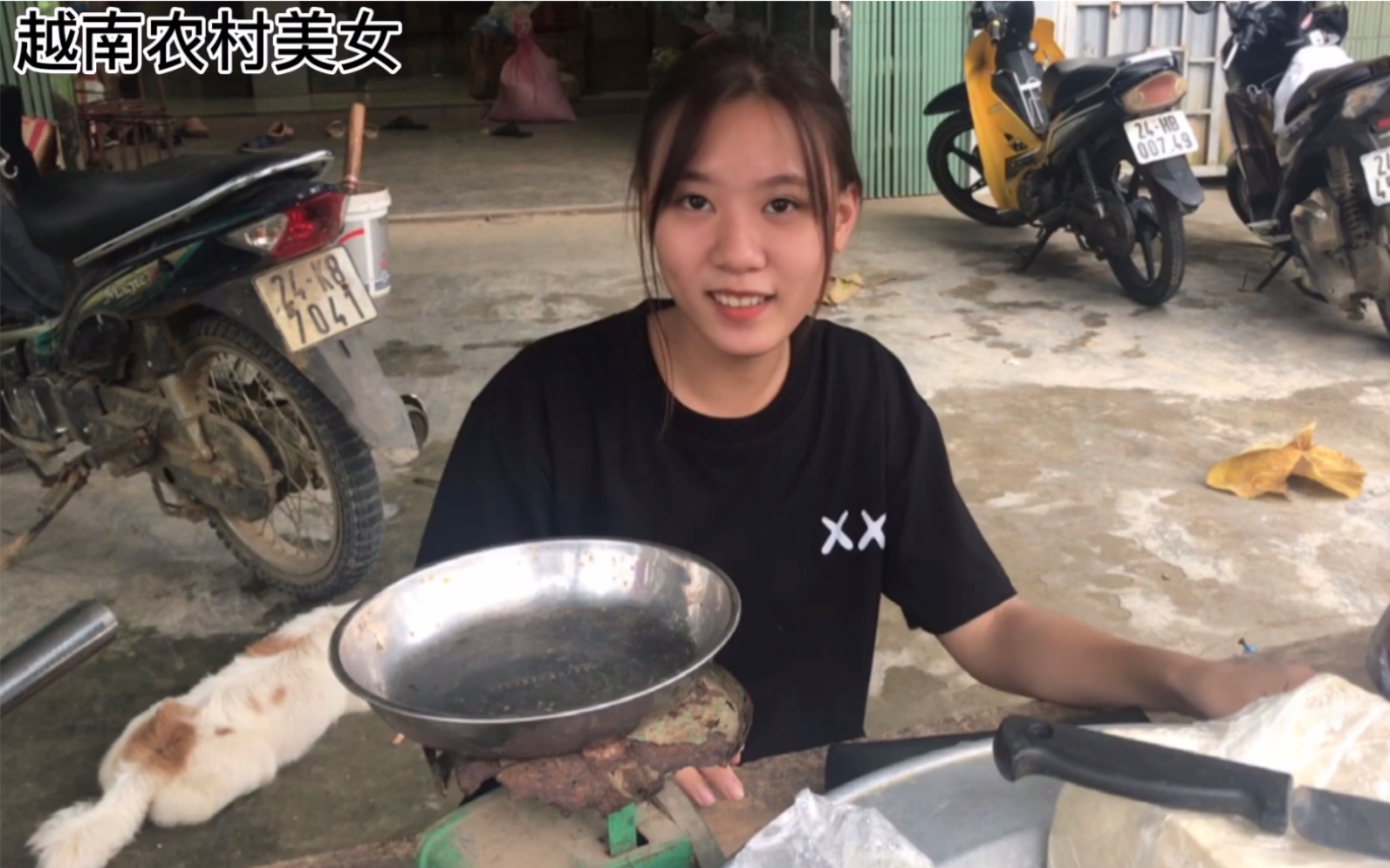 小伙又来跟越南卖豆腐的美女泡妞,这次会不会成功呢.