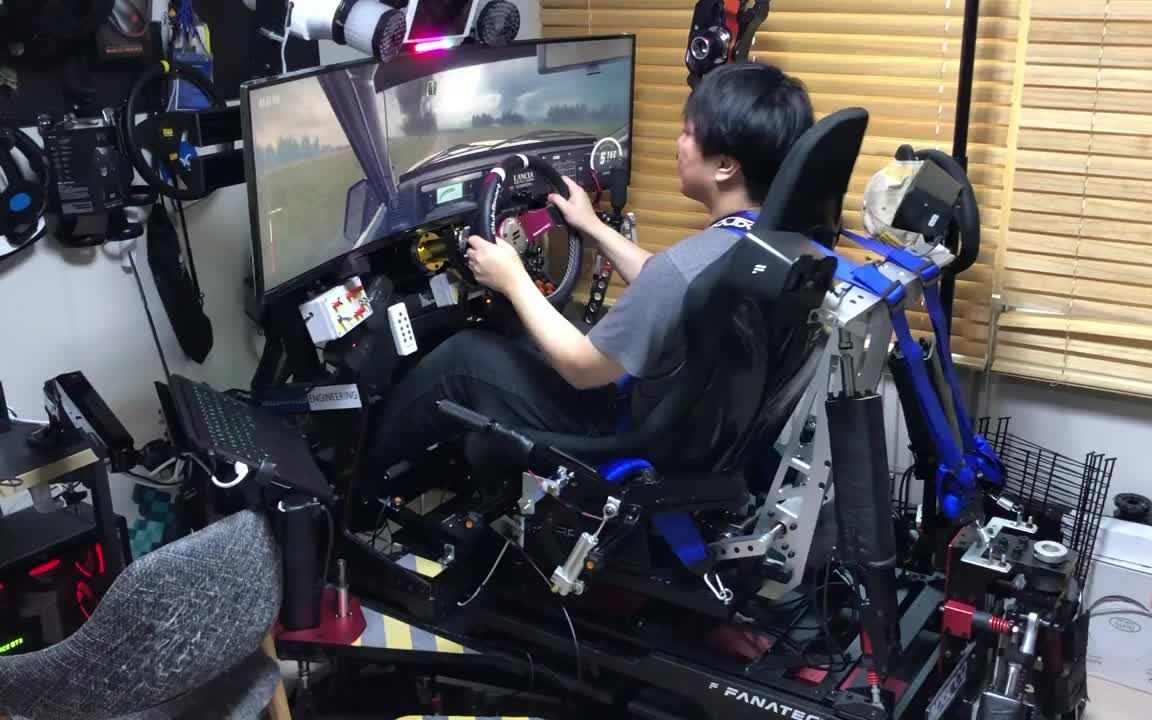 [图]Dirt rally 2 韩国大叔的动态座椅+直驱模拟器+VR+一堆外设+PS4