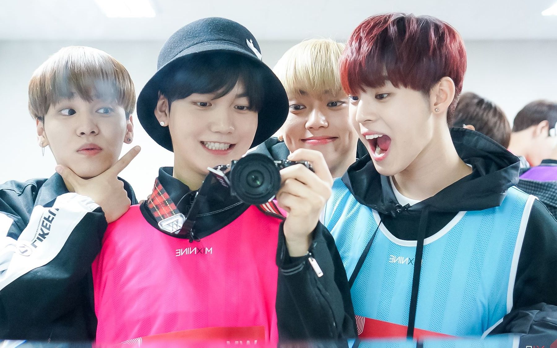 一则mixnine幕后照片ppt