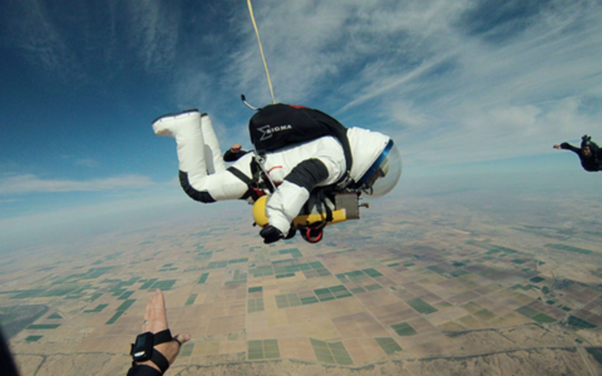 如何从太空跳伞,人们对太空跳伞的痴迷_哔哩哔哩_bilibili