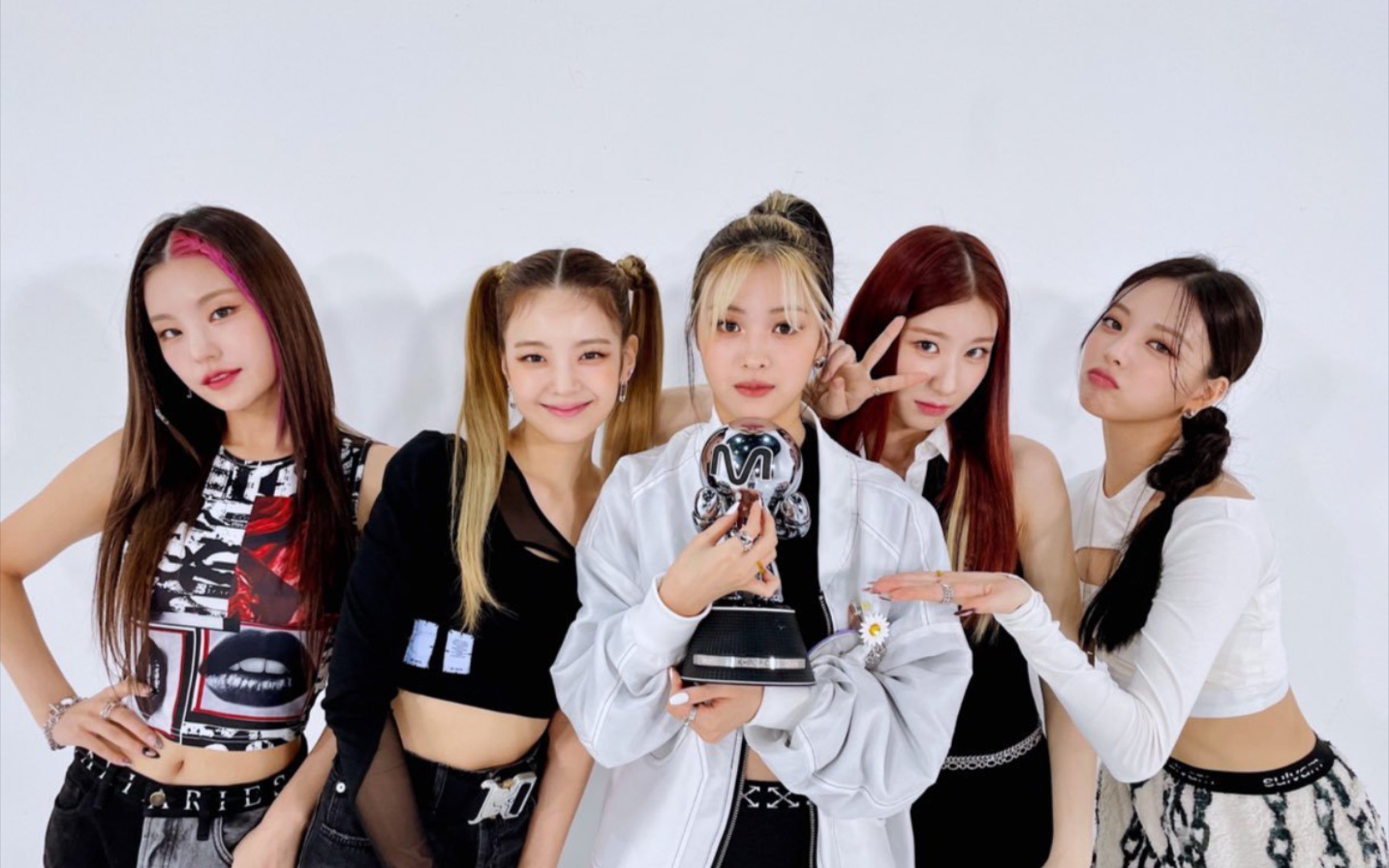 itzycrazyinlove新专拆箱一个溜领粉的溜领金手指