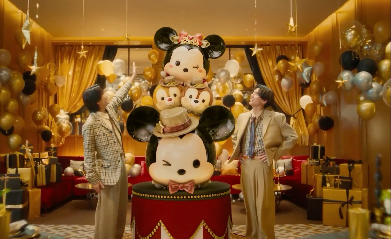 奇蒂登场!全体起立鼓掌!