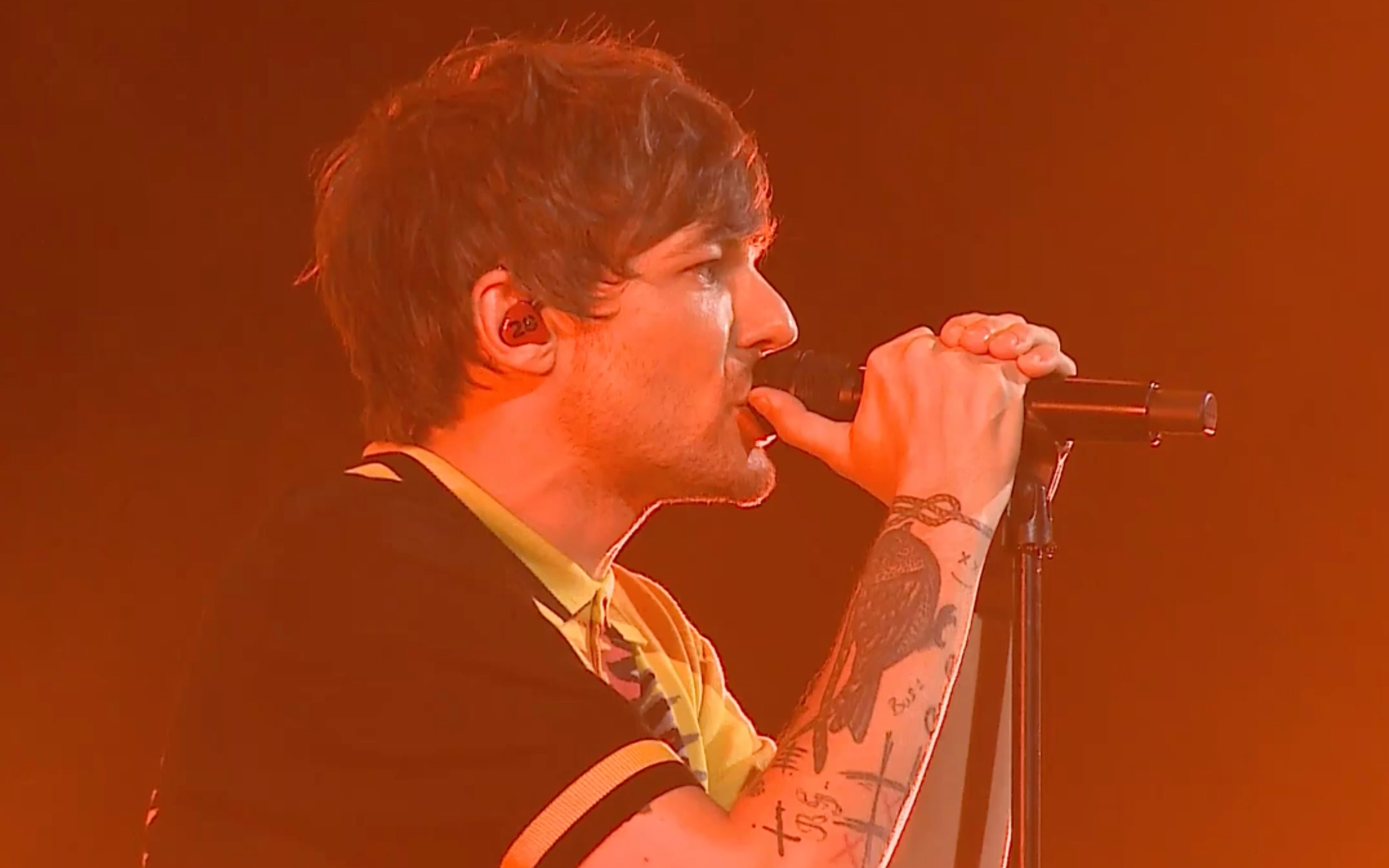 [图]【Louis Tomlinson】Don't Let It Break Your Heart (Live from Argentina 2022.5.22)