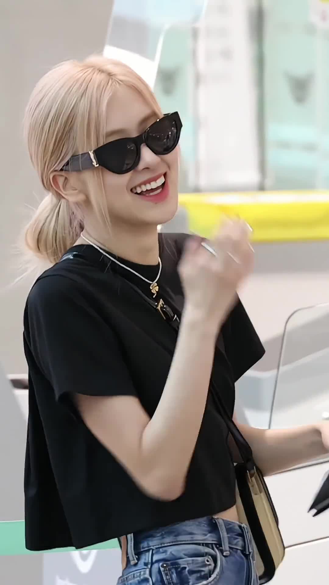 "兄弟们,这帅到没朋友了吧"#朴彩英rosé