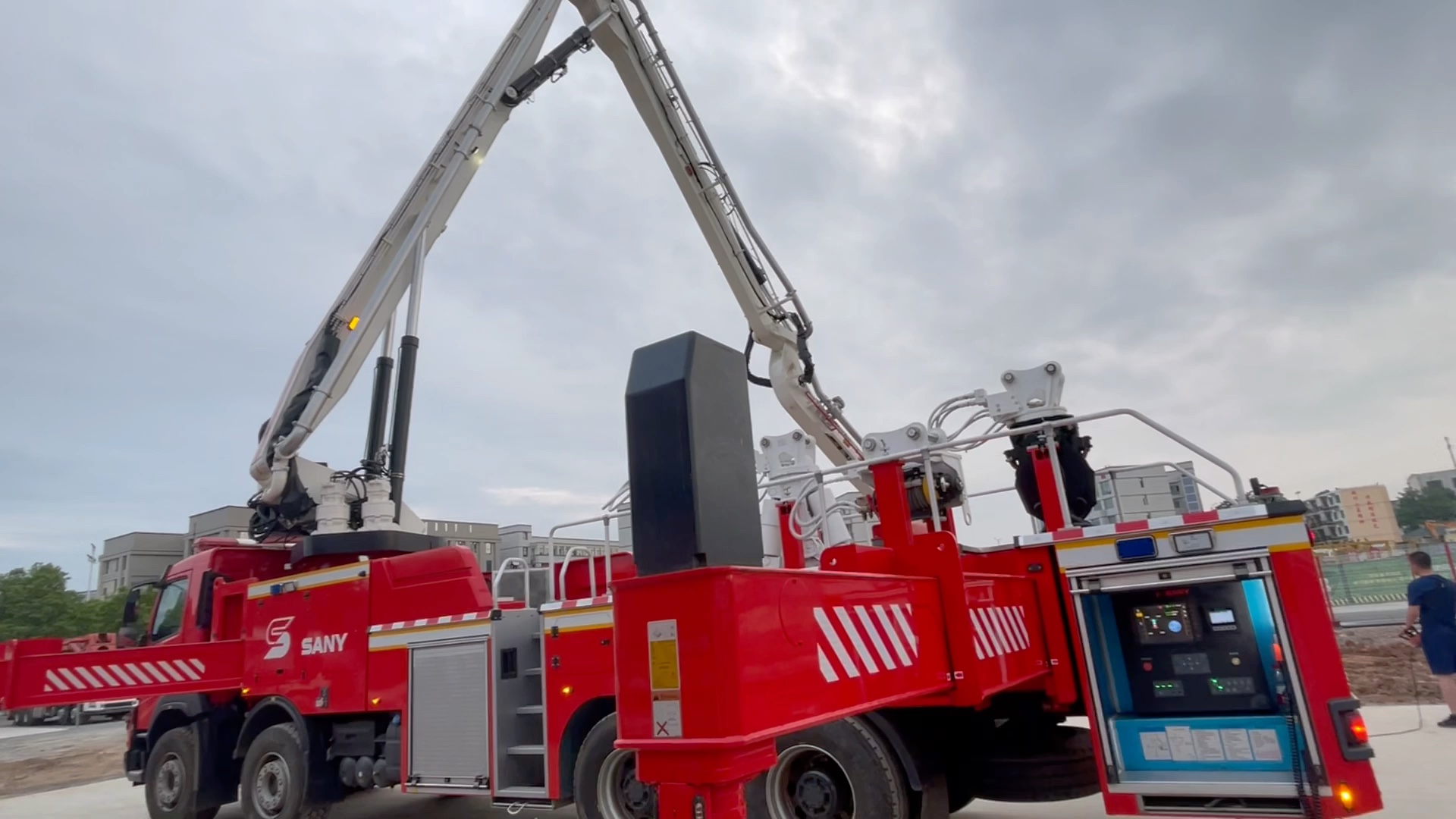 三一重工jp28,28米强力破拆消防车