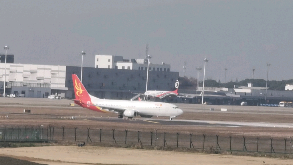 长安航空波音737滑行,待起飞