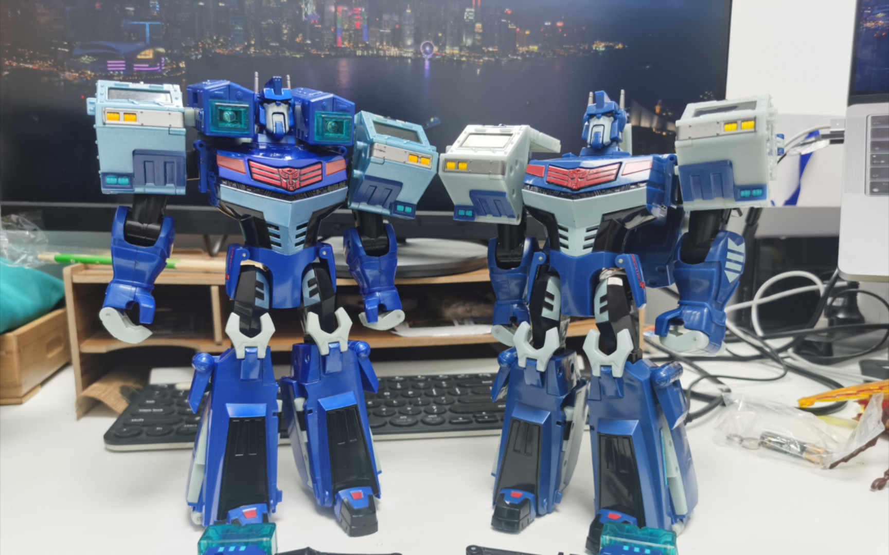 简单分享221 变形金刚08动画 通天晓 美版 日版 人形语音对比 tfa l级