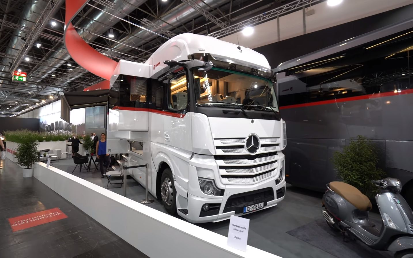 深度解读全球最大豪华房车  Dembell Mercedes Actros(机翻字幕哔哩哔哩bilibili