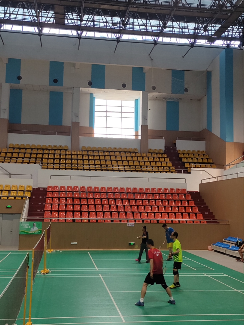 五一假期第一天,打卡石化体育馆