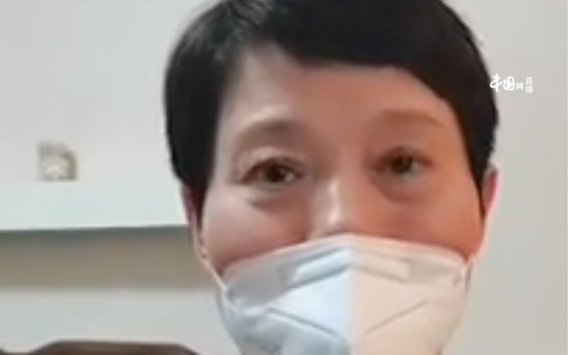 4月28日,蓝翔校长前妻孔素英回应女儿荣婷实名举报:“你要对得起自己的良心”、“让我去死我都愿意”、“妈妈永远不会害你们”.哔哩哔哩bilibili