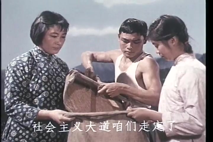 经典电影歌曲1973年故事片《艳阳天》插曲《乌云遮不住艳阳天》作词:王倬,作曲:全如玢,演唱:长影乐团哔哩哔哩bilibili