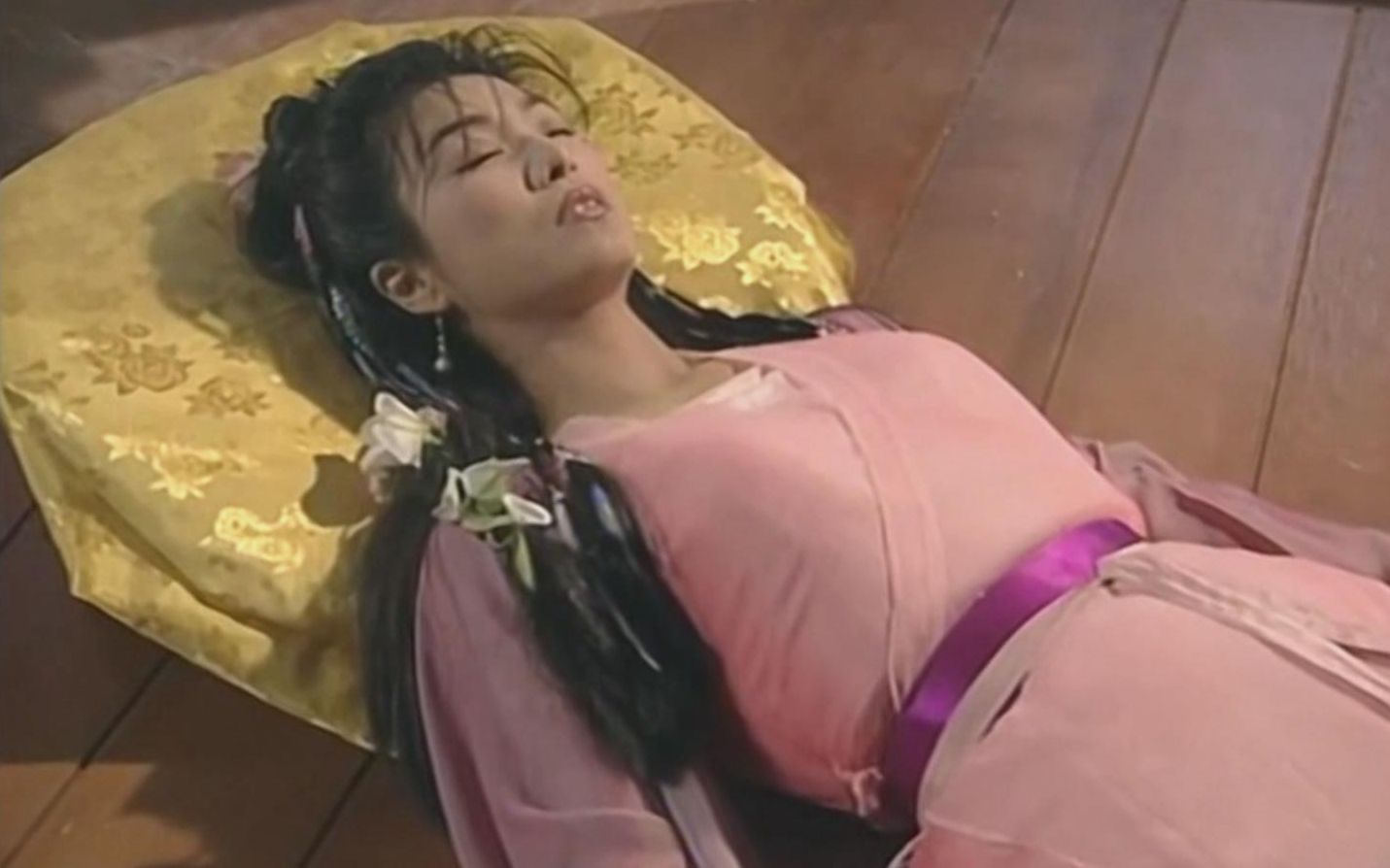 名场面放开那个女孩盘点武侠剧中的骚气疗伤