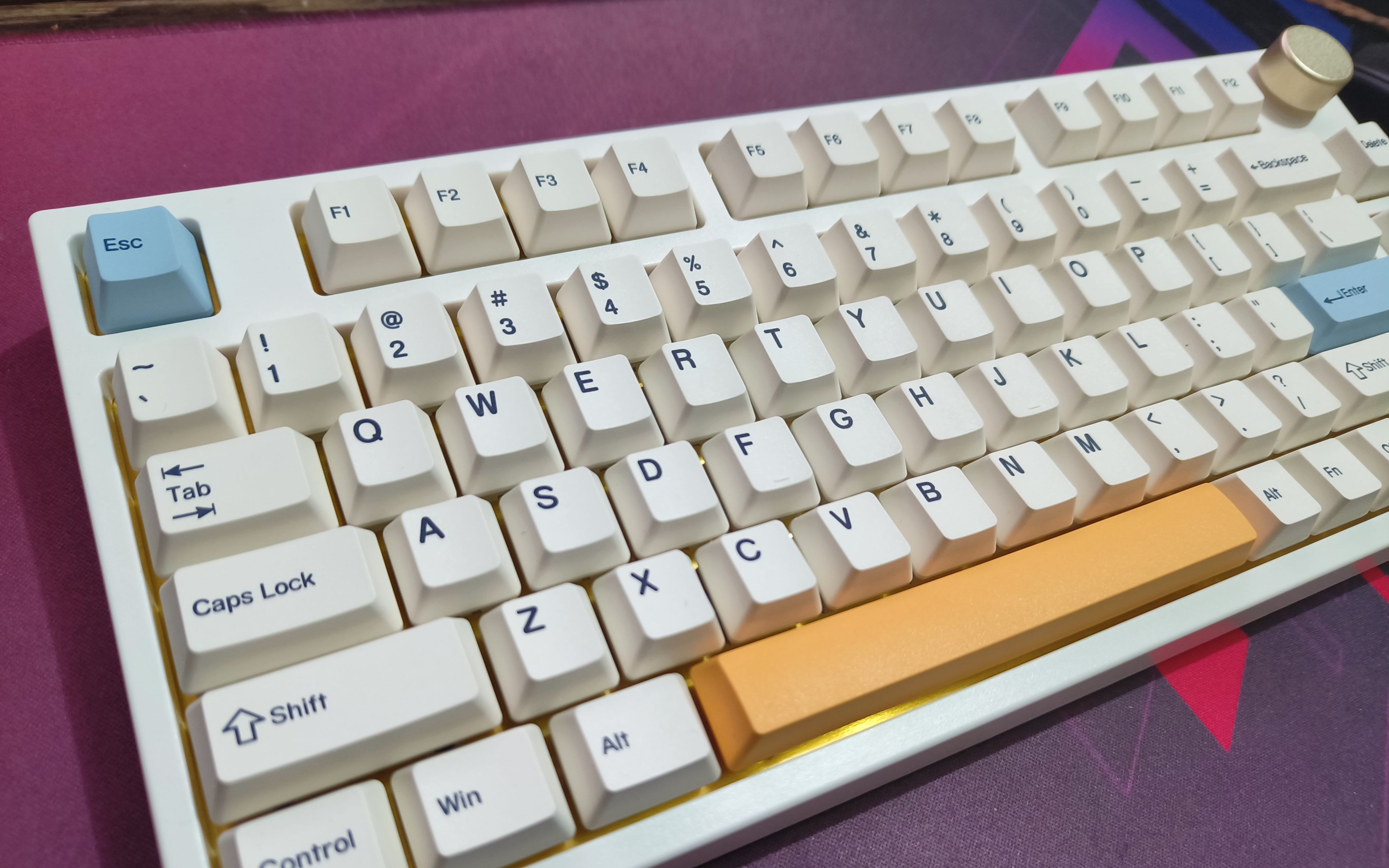 机械键盘nj80简评—80键带音量旋钮,听说是量产80天花板?