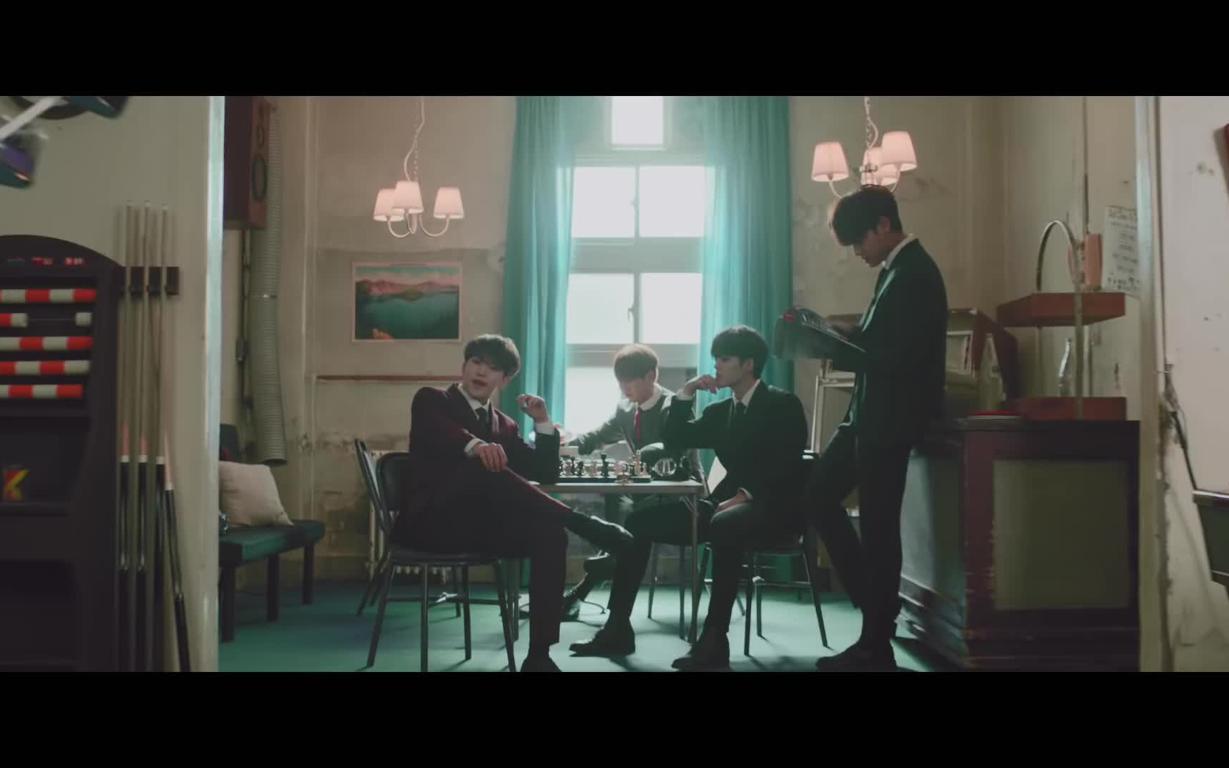 [图]【SEVENTEEN】 'CALL CALL CALL!' MV