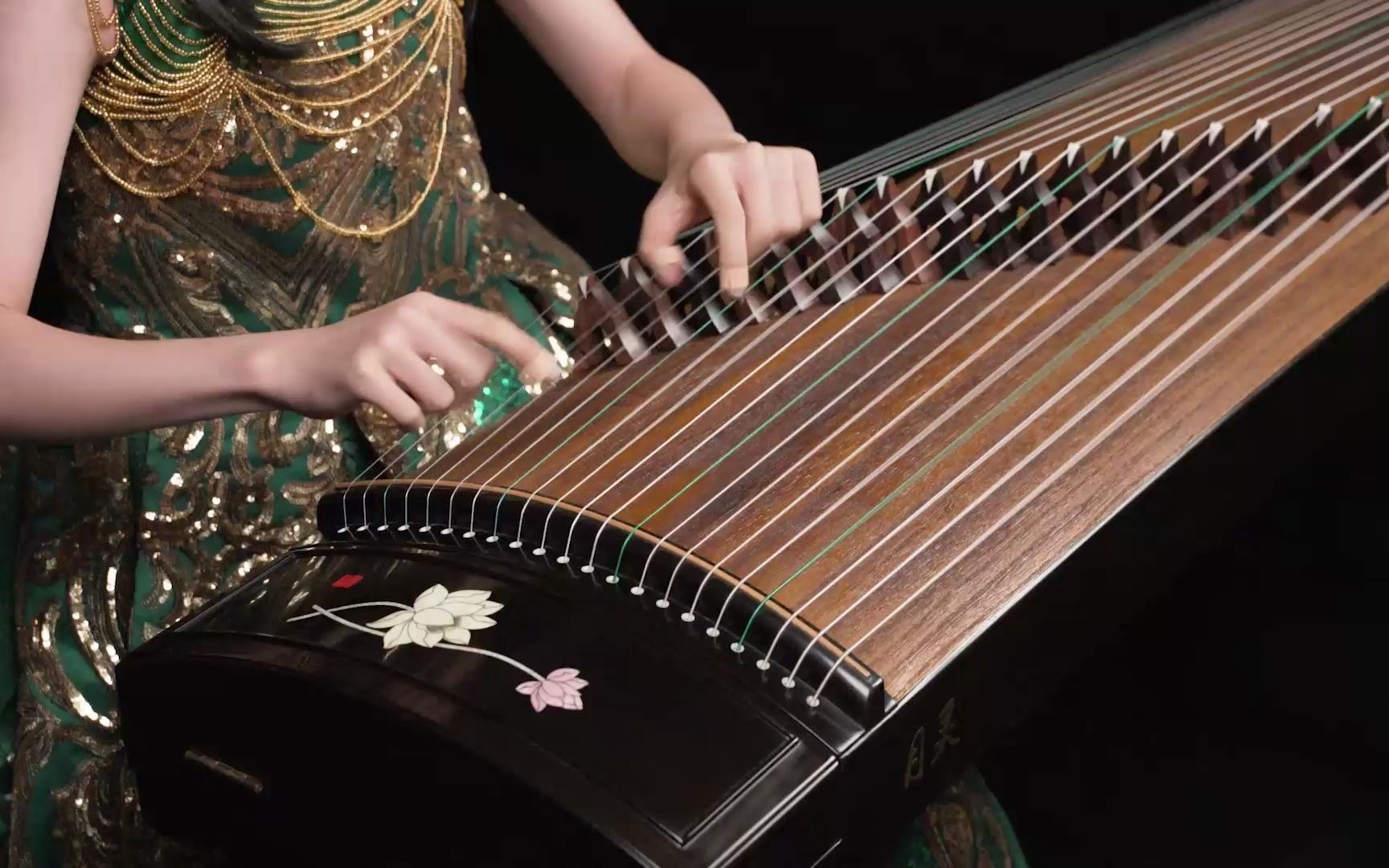 【月灵古筝】12岁女孩演奏《墨客》演奏级曲目 演奏很细腻 月灵古筝