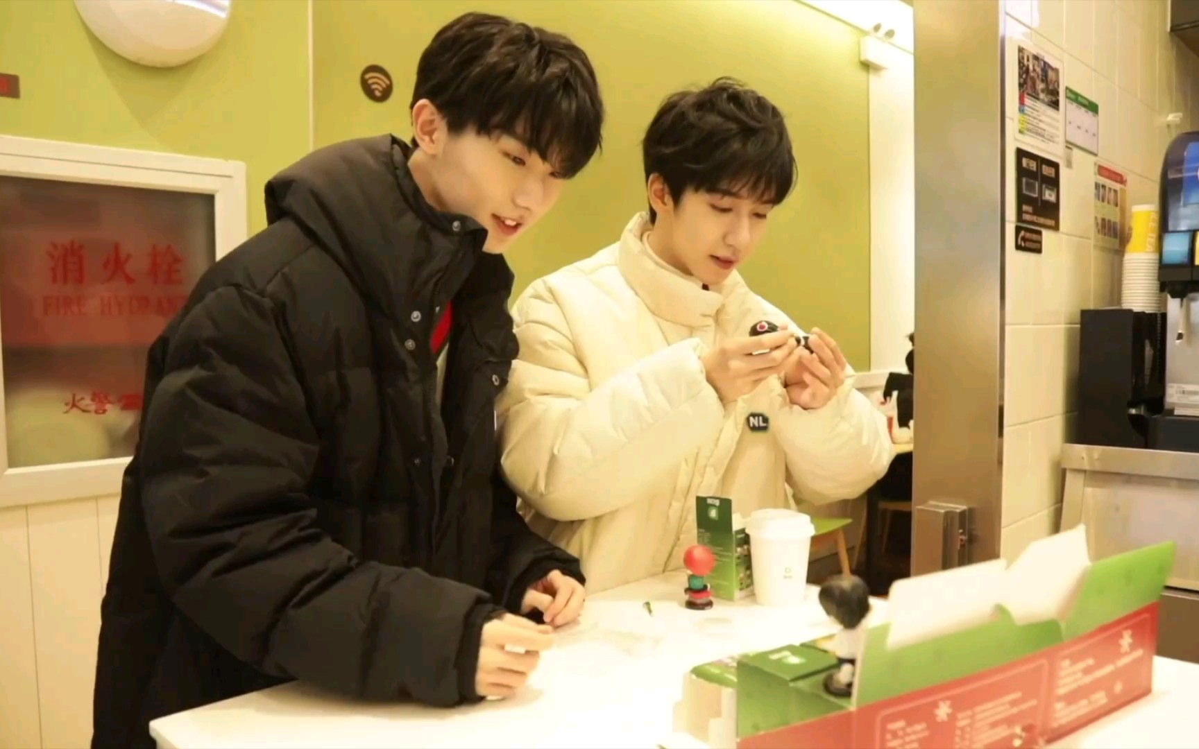 【马嘉祺/贺峻霖】开盲盒现场,祺霖在线对夸_哔哩哔哩 (゜-゜)つロ