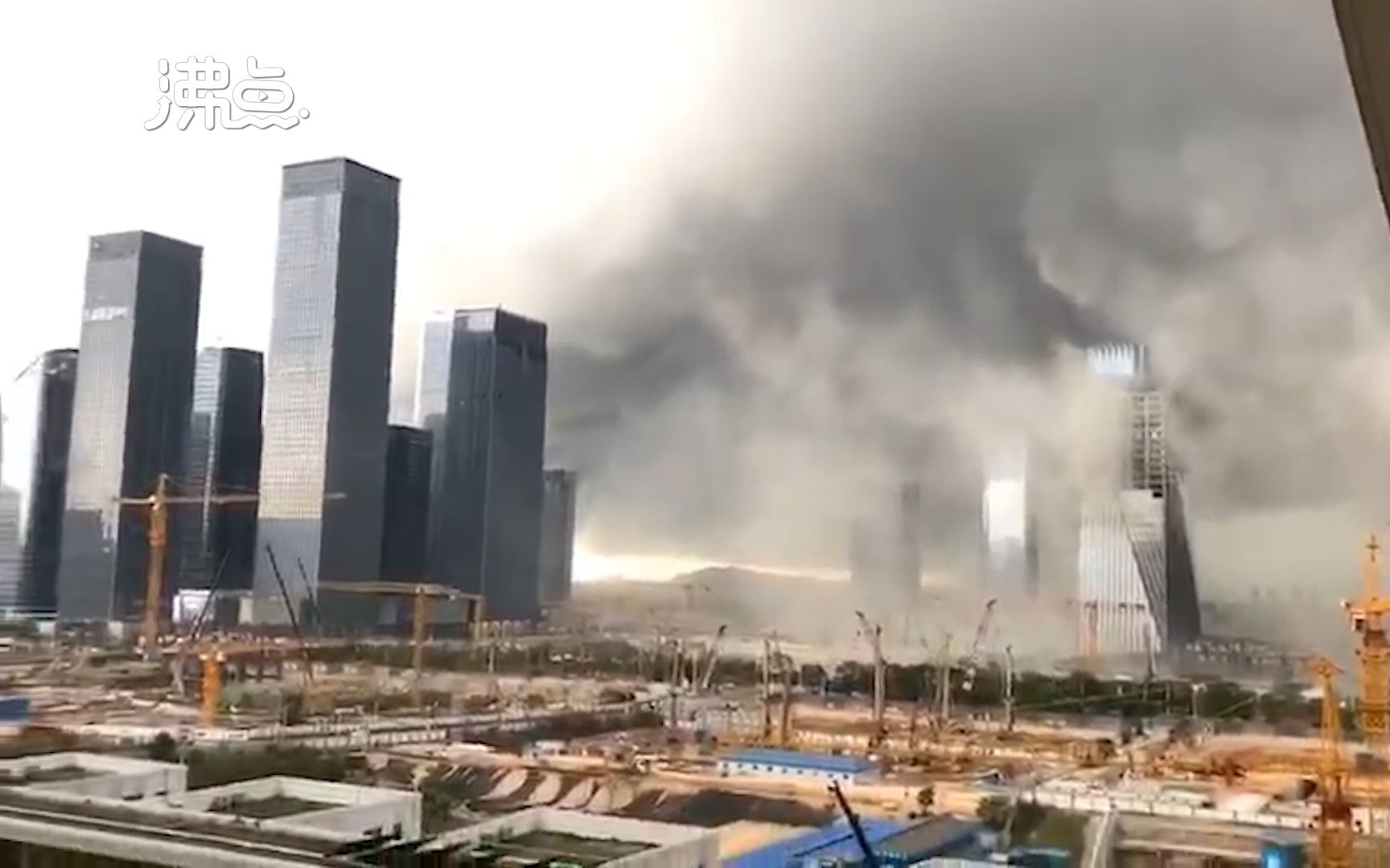 [图]震撼现场！深圳突降暴雨，市民拍到黑云压境瞬间