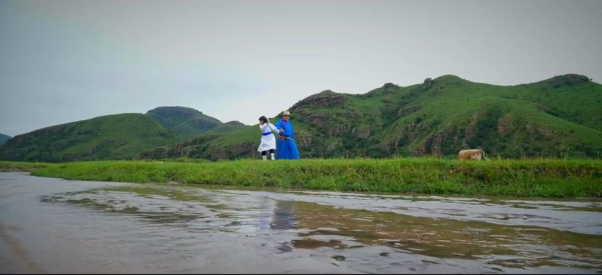 [图]歌曲《乌兰巴托的爸爸》，亲戚家的小孩儿唱的~The song Ulaanbaatar's Dad, sung by children from relative