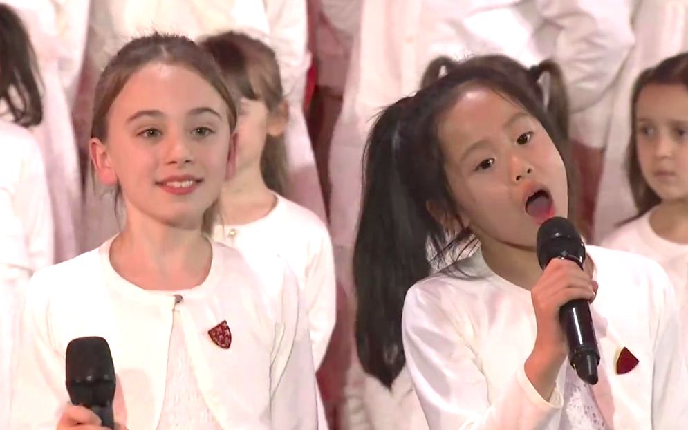 [图]【感动】中国小姑娘代表意大利合唱团唱"我的家乡在中国"-安东尼亚诺小合唱团《中国花儿》+《茉莉花》