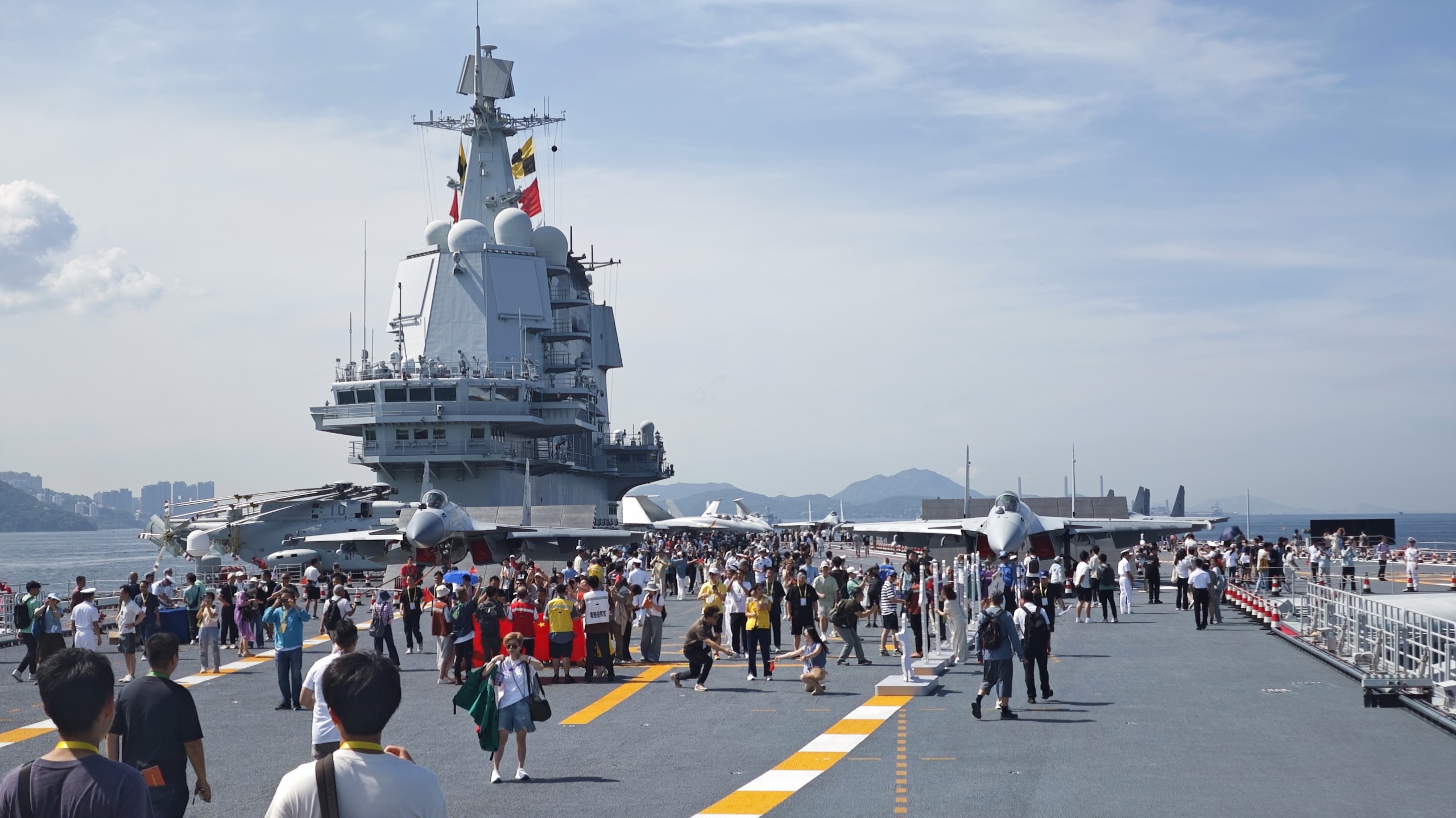 沉浸式体验山东号航母甲板