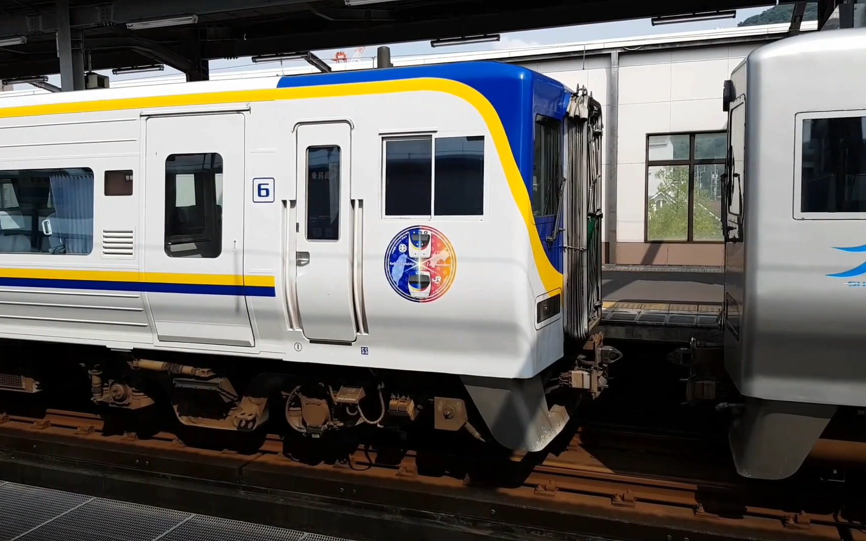 铁道旅情日本jr四国8000系台铁800系彩绘列车宇多津连结与发车