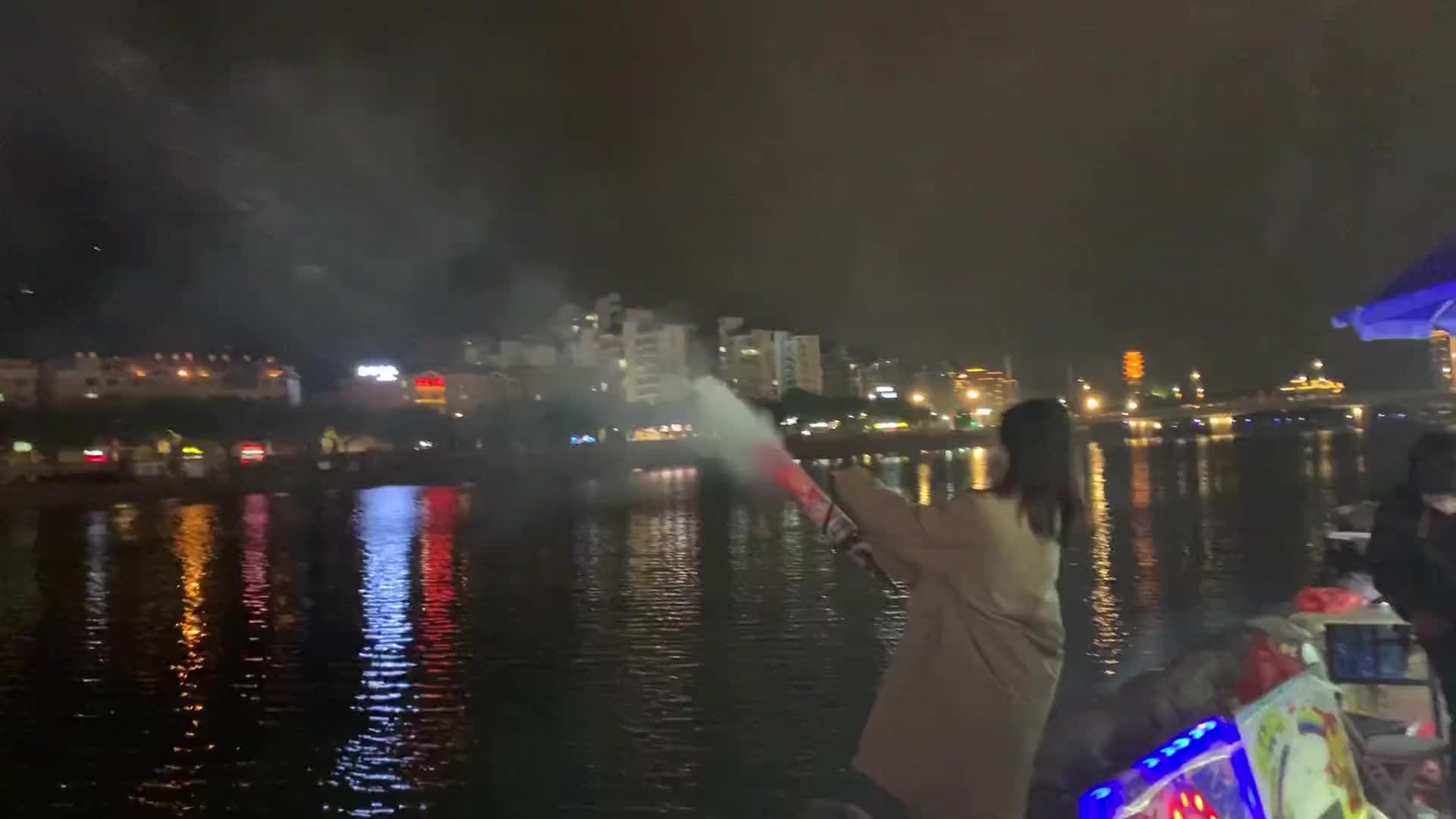 大年初一给大家放个加特林加特林烟花202