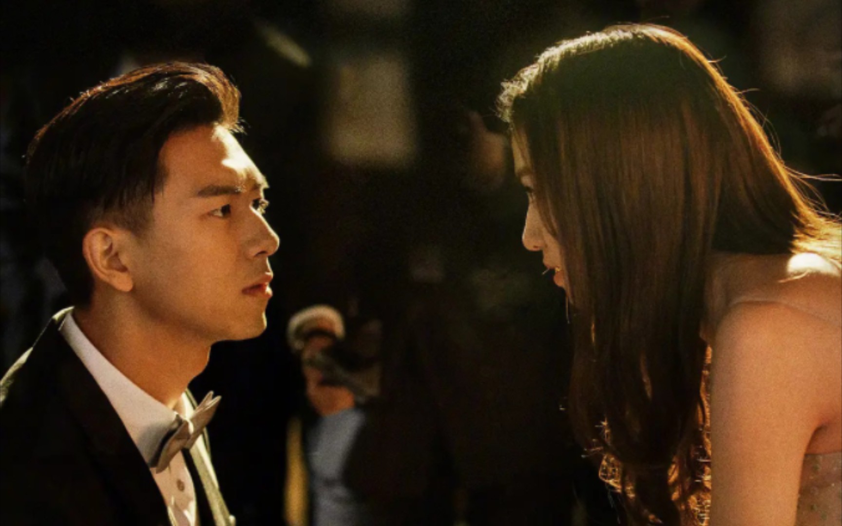 张震,春夏,李现主演爱情电影《靠近我一点》,11月24日上映.