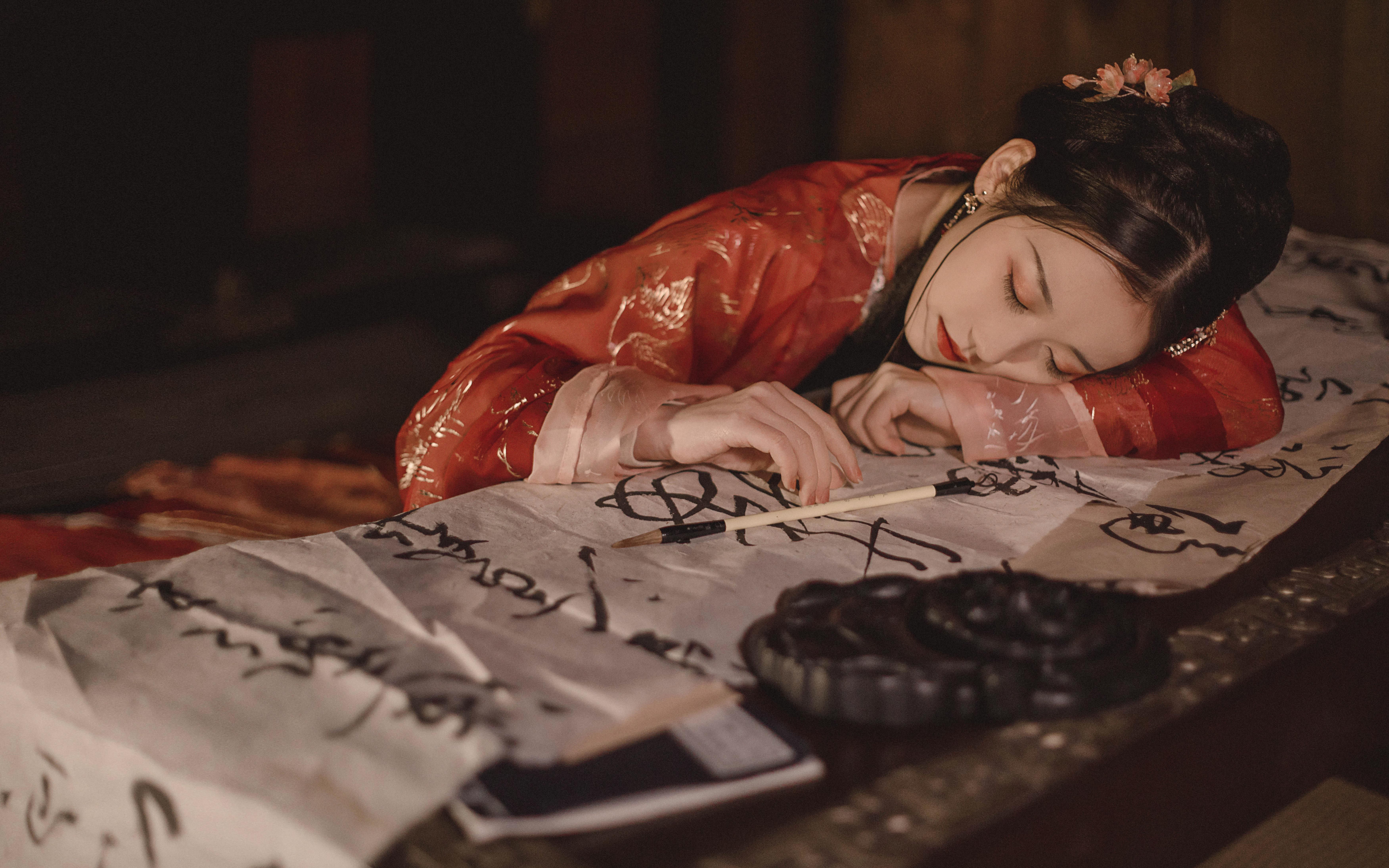 bgm:东山花灯路  摄影/后期/妆造:苏叔er 出镜:小鸟赞歌 文案:觞令