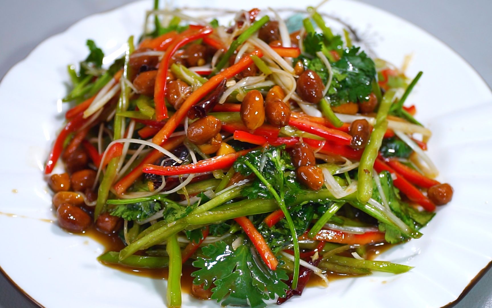 老虎菜,年夜饭餐桌不能少的一道凉菜,香辣爽脆,下酒下饭