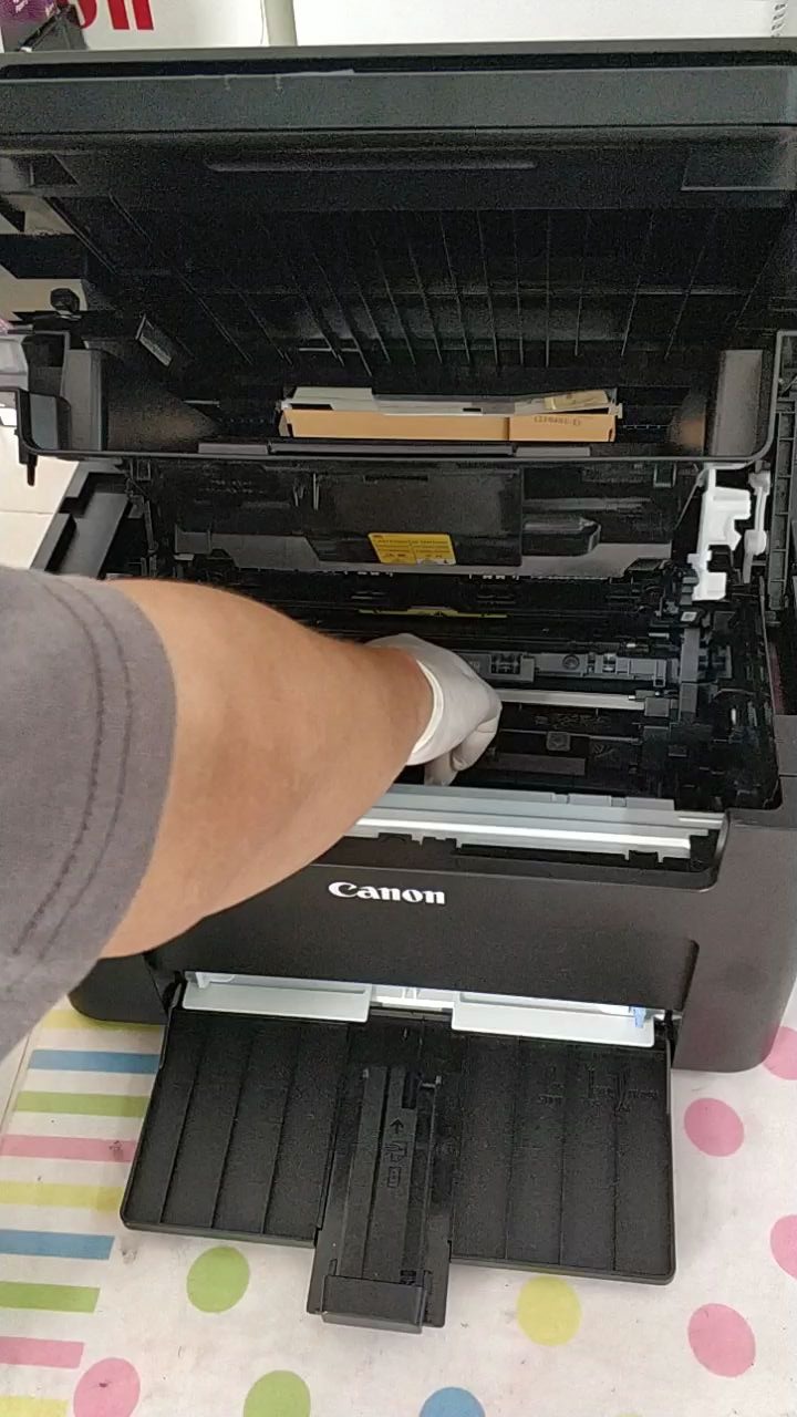 佳能激光机113W更换硒鼓