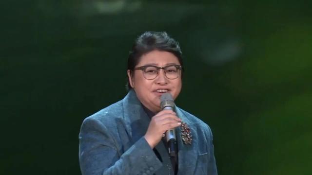 韩红演唱《追梦之路》,奋斗是致富的路,去推开未来的窗户