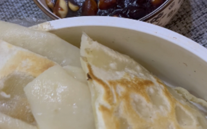 安徽阜阳粑粑子沾酱豆,你吃过吗?